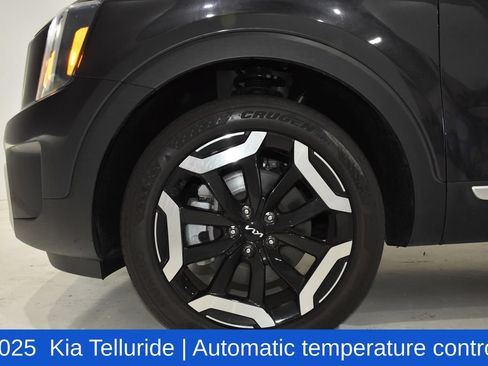 Used 2025 Kia Telluride S FWD image 6