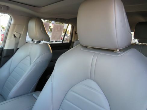 Certified 2022 Toyota Highlander XLE image 17