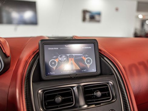 Used 2022 Aston Martin DB11 Volante image 28