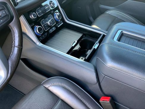 Used 2021 GMC Yukon Denali w/ Denali Ultimate Package image 17