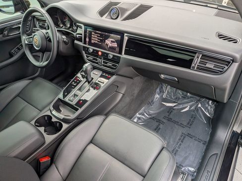 Used 2025 Porsche Macan image 26