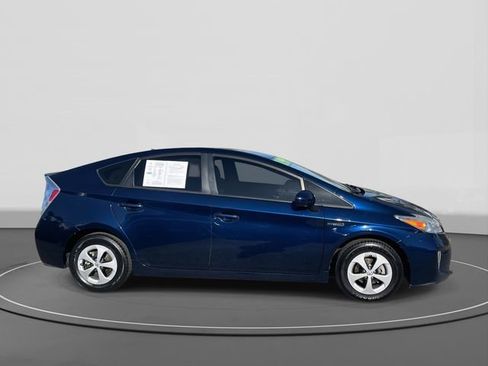 Used 2015 Toyota Prius Three image 3