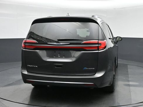 Used 2021 Chrysler Pacifica Touring-L image 6
