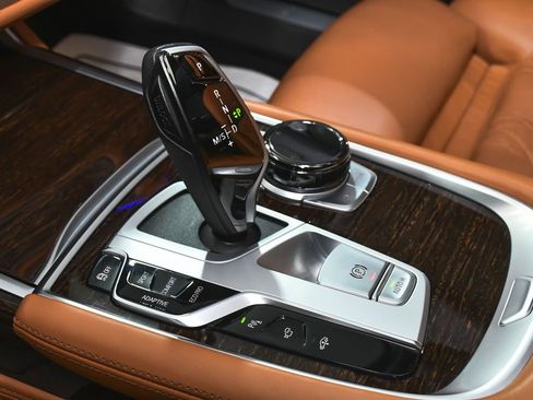 Used 2022 BMW 740i xDrive w/ M Sport Package AWD/4WD image 54