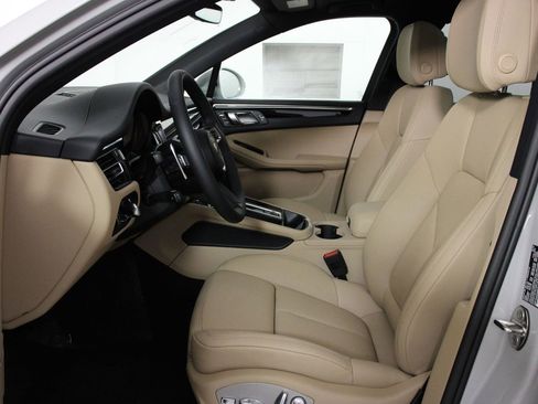 New 2026 Porsche Macan image 5