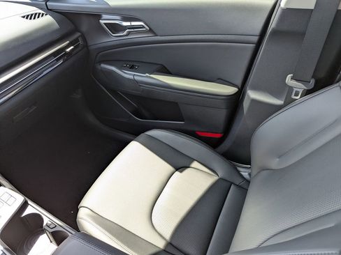 New 2026 Kia Sportage EX FWD image 16