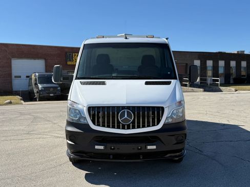 Used 2018 Mercedes-Benz Sprinter 3500 image 2