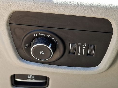 Used 2022 Jeep Grand Cherokee L Summit w/ Luxury Tech Group V AWD/4WD image 26