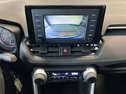Used 2019 Toyota RAV4 LE image 93