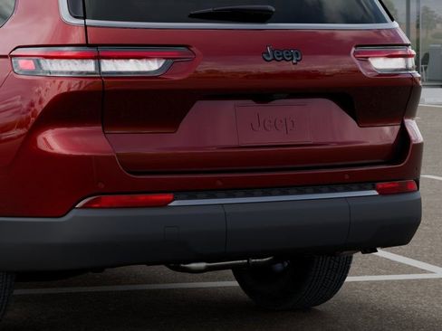 New 2026 Jeep Grand Cherokee L 2WD image 13