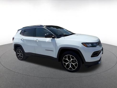 Used 2025 Jeep Compass Limited AWD/4WD image 2