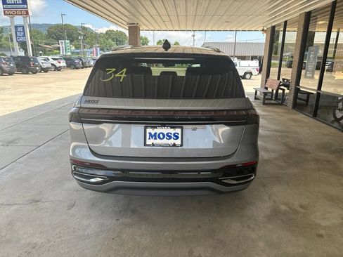 Used 2025 Lincoln Nautilus Reserve AWD/4WD image 5