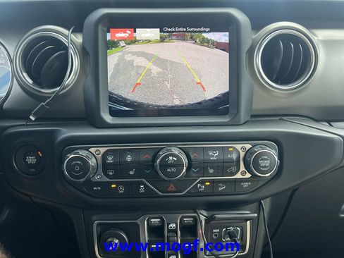 Used 2019 Jeep Wrangler Unlimited Rubicon w/ Dual Top Group AWD/4WD image 8