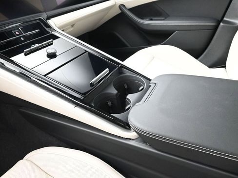 Used 2026 Porsche Panamera image 21