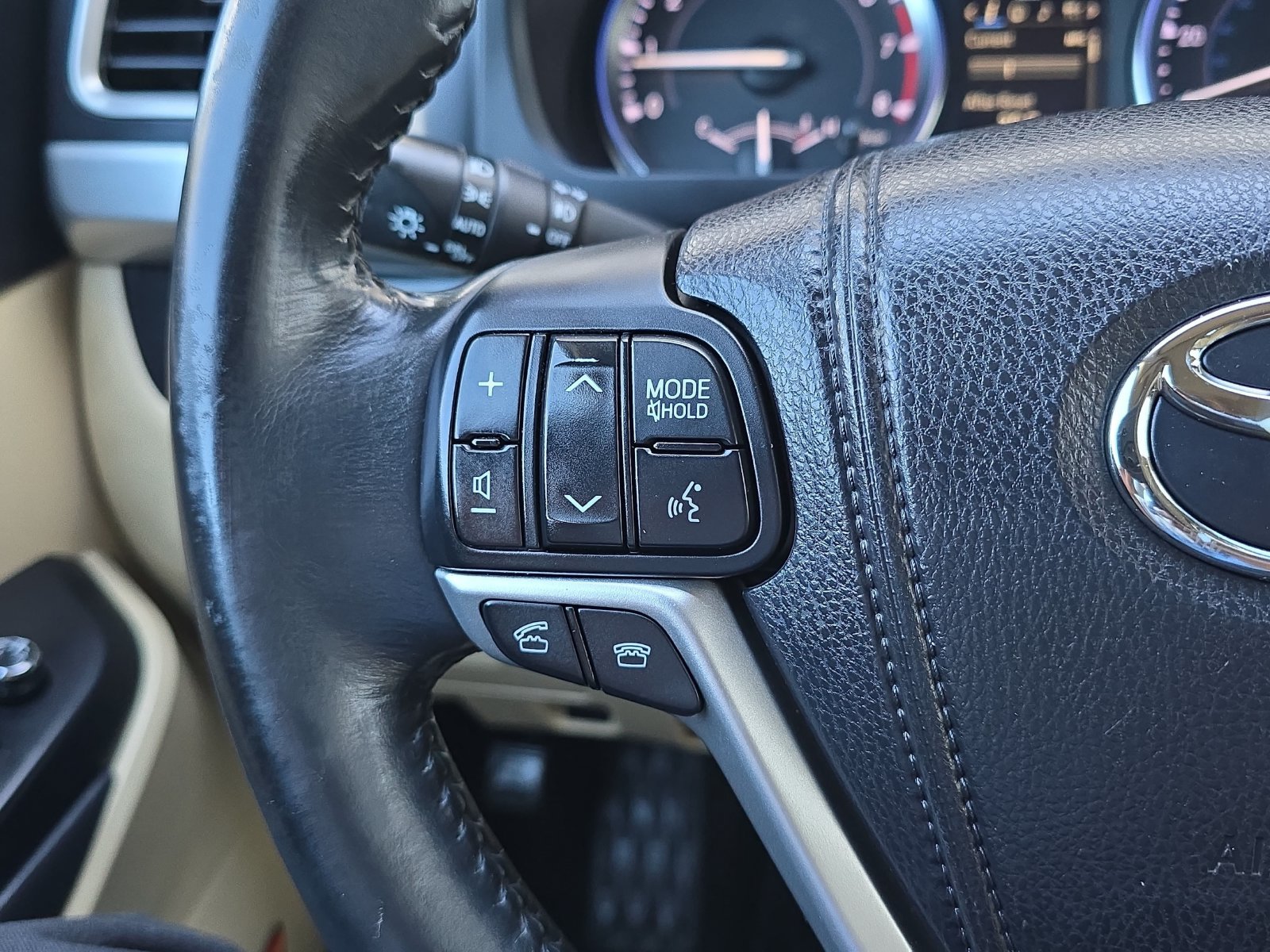 Used 2015 Toyota Highlander Limited w/ Driver Technology Package AWD/4WD image 20