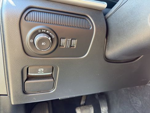 Used 2025 Jeep Wagoneer L 4WD image 11