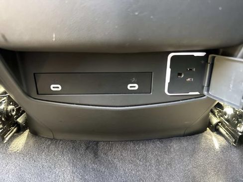 Used 2023 Cadillac Escalade Luxury RWD image 17