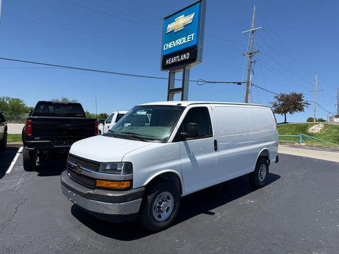 New 2026 Chevrolet Express 2500 RWD image 1