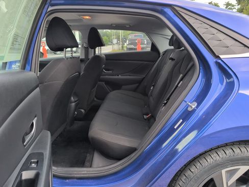 Used 2025 Hyundai Elantra SEL FWD image 11