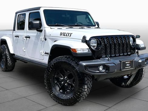 Used 2023 Jeep Gladiator Sport AWD/4WD image 3