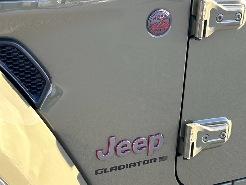 Used 2025 Jeep Gladiator Rubicon w/ Convenience Group AWD/4WD image 30
