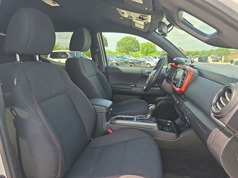Used 2020 Toyota Tacoma TRD Off-Road AWD/4WD image 11