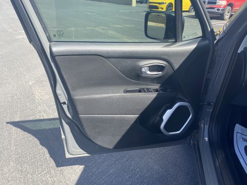 Used 2019 Jeep Renegade Sport FWD image 7
