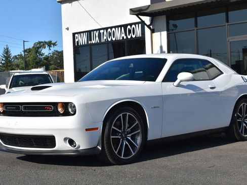 Used 2022 Dodge Challenger R/T image 2