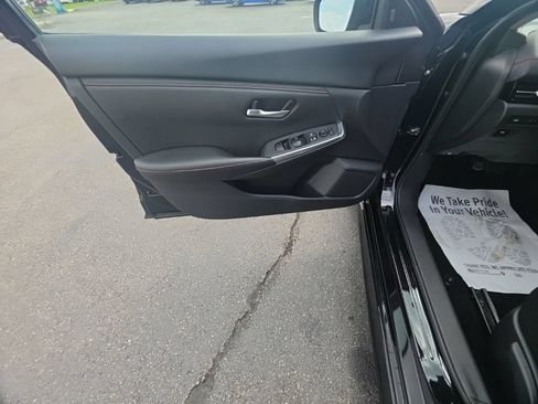 Used 2025 Nissan Sentra SR FWD image 12