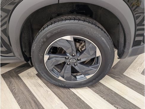 Used 2025 Nissan Rogue SV AWD/4WD image 19