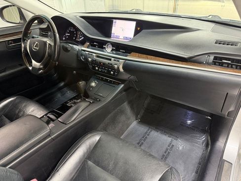 Used 2013 Lexus ES 350 w/ Luxury Pkg FWD image 32
