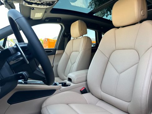 New 2026 Porsche Macan AWD/4WD image 5