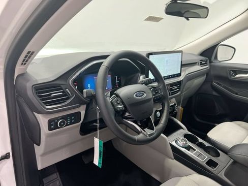 Used 2024 Ford Escape SE FWD image 2