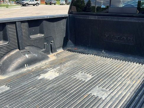 Used 2018 Nissan Titan SV image 30