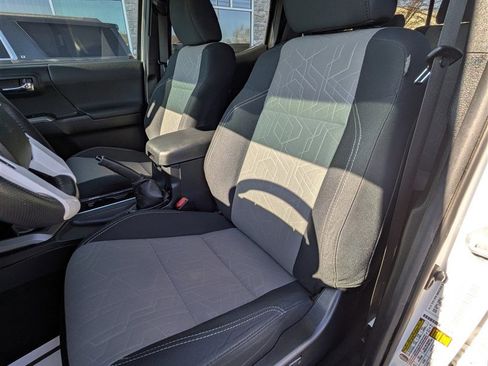 Used 2021 Toyota Tacoma TRD Off-Road w/ Technology Package AWD/4WD image 16