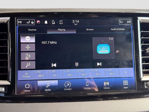 Used 2023 Chrysler Pacifica Touring-L image 14