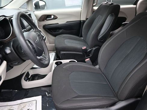 Used 2023 Chrysler Voyager LX FWD image 29