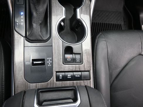 Used 2021 Toyota Highlander Limited image 23