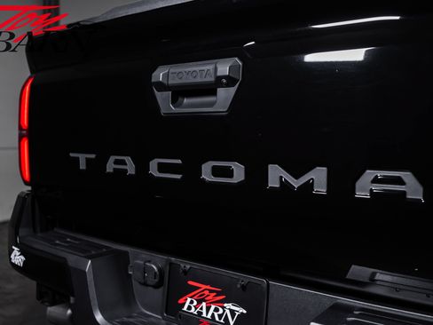 Used 2025 Toyota Tacoma TRD Off-Road AWD/4WD image 9