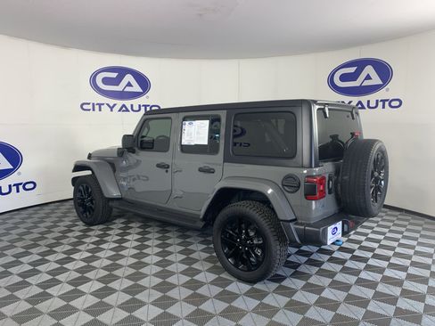Used 2022 Jeep Wrangler Unlimited Sahara AWD/4WD image 5