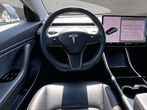 Used 2018 Tesla Model 3 Long Range image 9