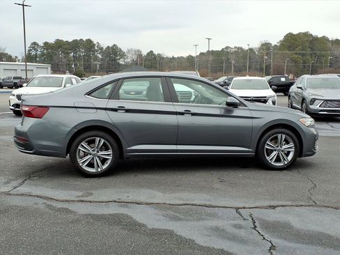 Used 2024 Volkswagen Jetta SE image 18