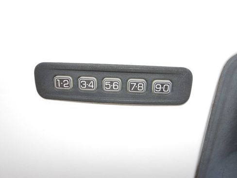 Used 2011 Ford F250 XLT w/ XLT Interior Pkg AWD/4WD image 16