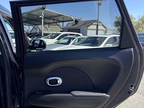 Used 2018 Kia Soul + FWD image 14