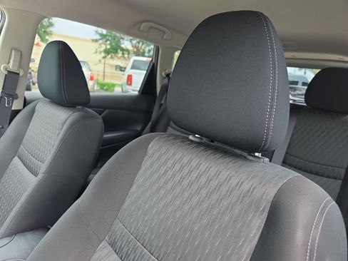 Used 2020 Nissan Rogue SV w/ Premium Package AWD/4WD image 11