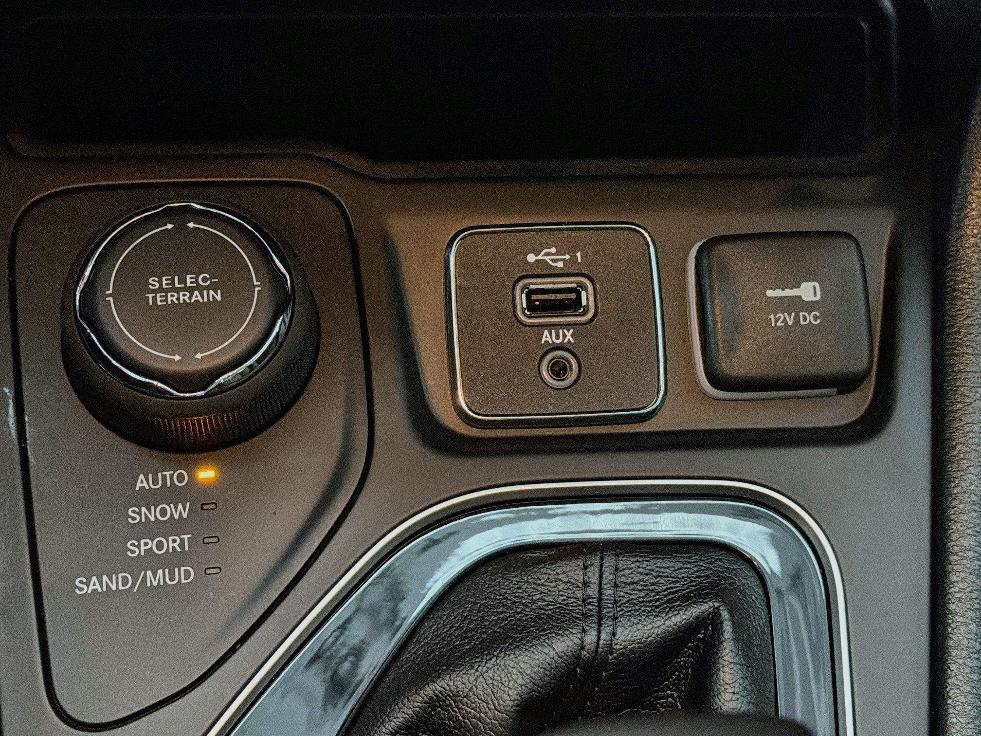 Used 2023 Jeep Cherokee Altitude Lux AWD/4WD image 25