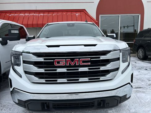 Used 2023 GMC Sierra 1500 SLE image 3
