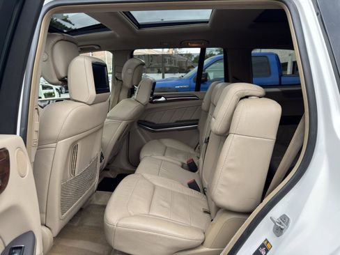 Used 2014 Mercedes-Benz GL 550 4MATIC image 28