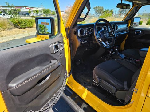 Used 2019 Jeep Wrangler Unlimited Sahara AWD/4WD image 34