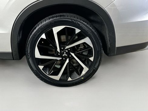 Used 2024 Mitsubishi Outlander SE image 11